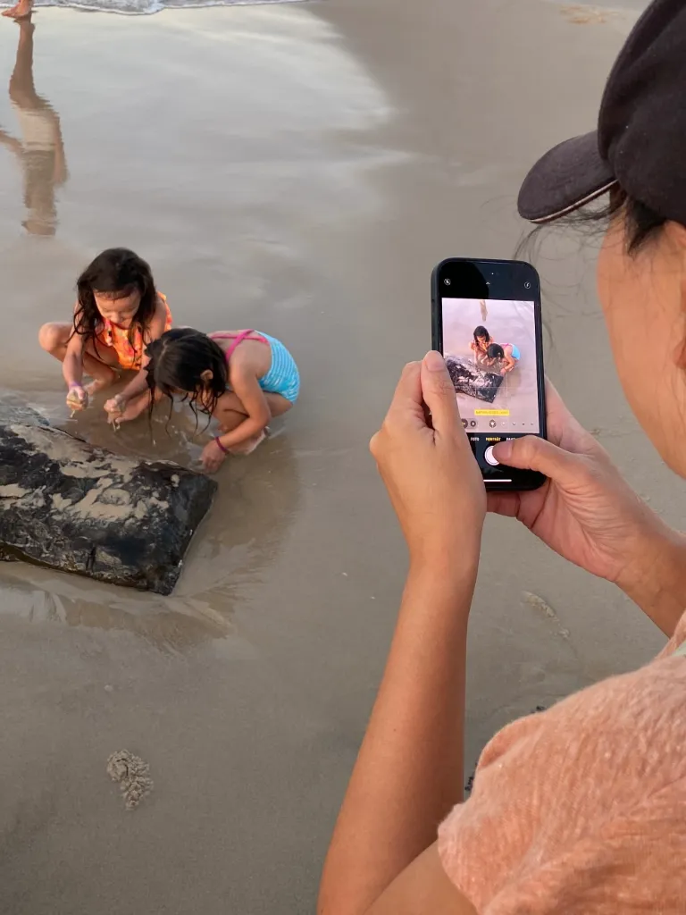 curso gratuito de fotografía con iphone para smartphone error común agarre incorrecto del iphone