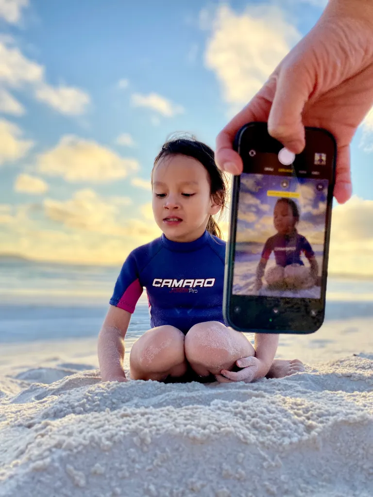 curso de fotografía con iphone niños fotografiados a la altura del pecho 22
